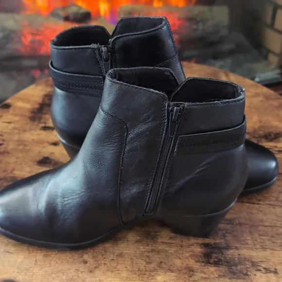 Clarks boots - Picture 4 of 7